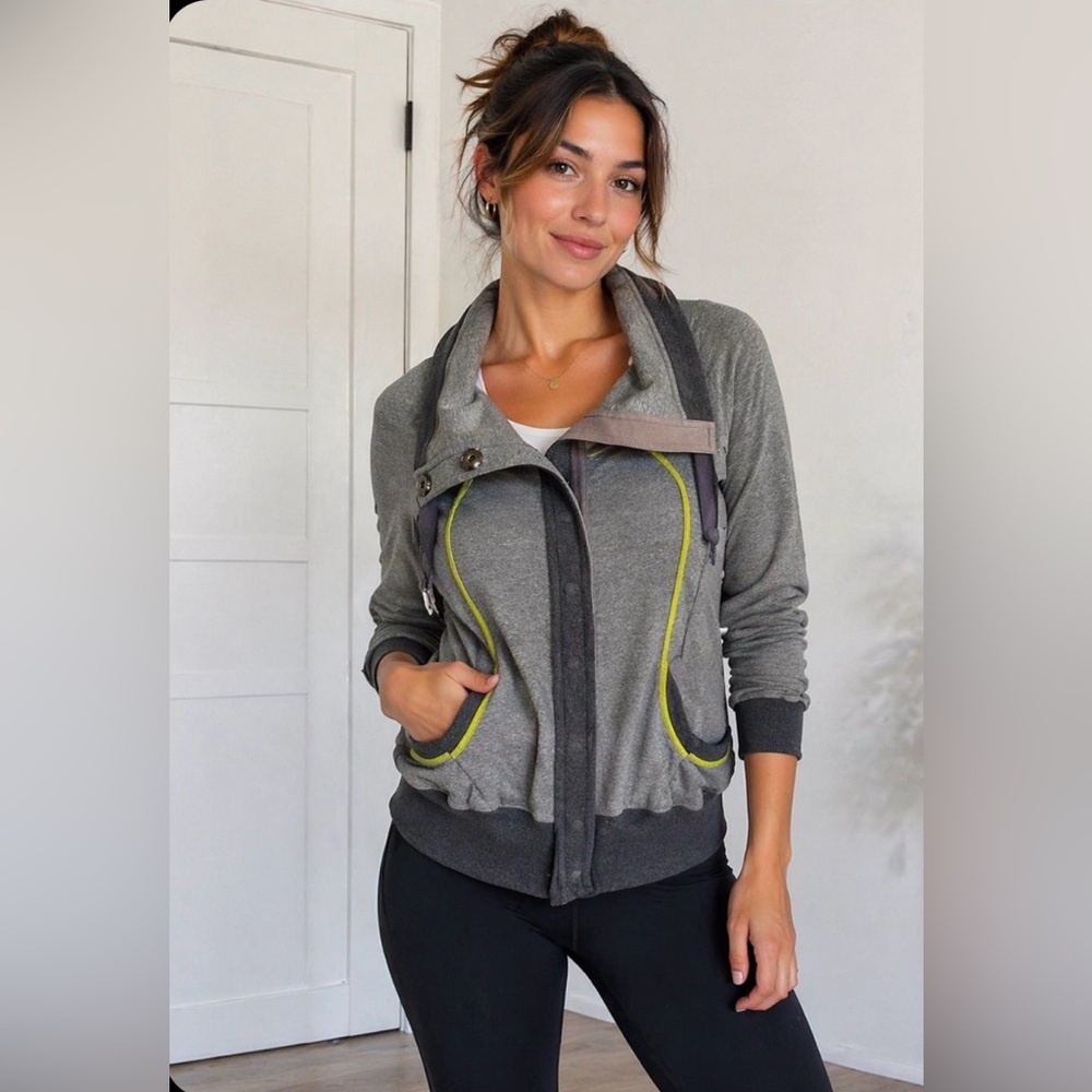 Lululemon jacket, with snap buttons